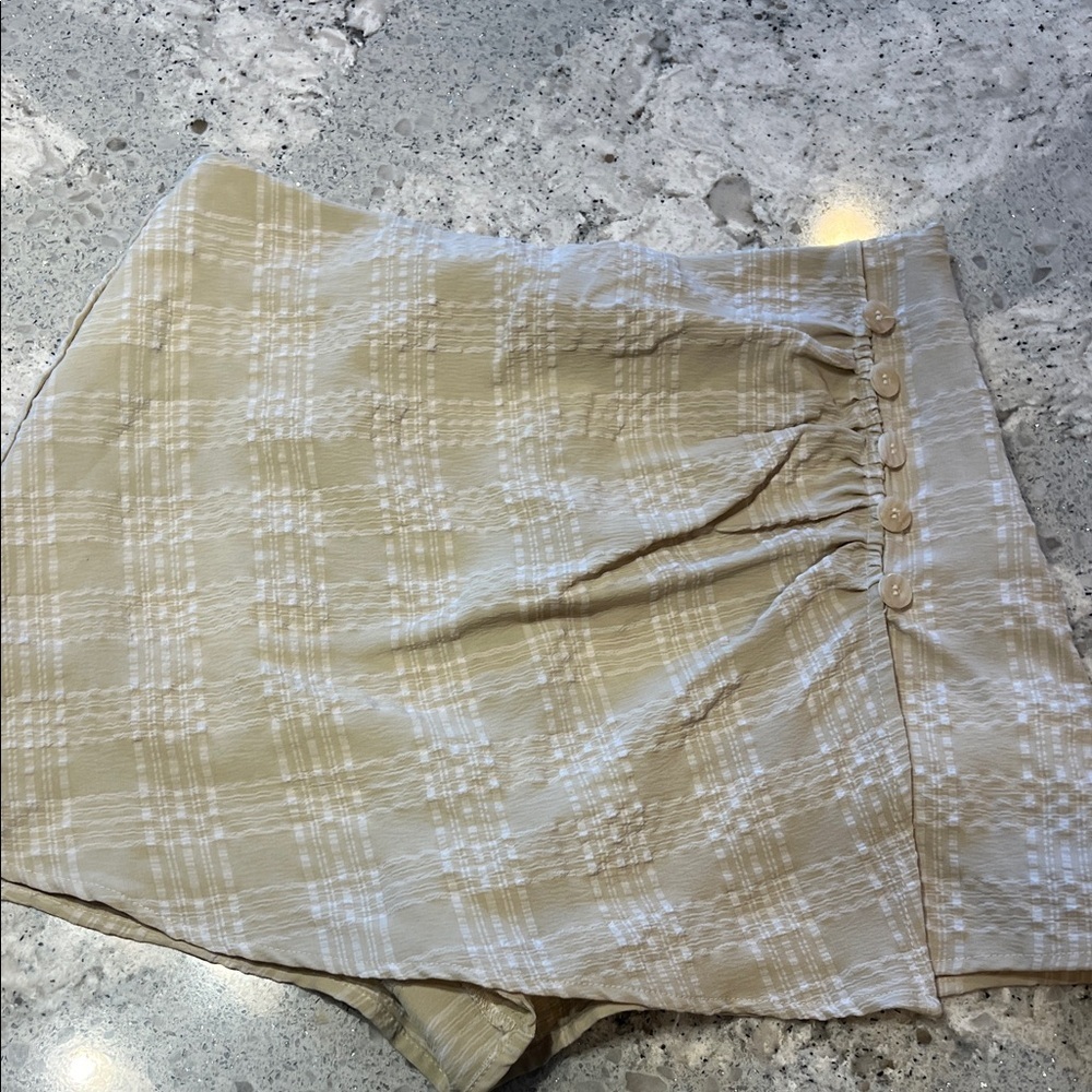 Forever 21 Cream and White Plaid Skorts Mini Skirt Size M